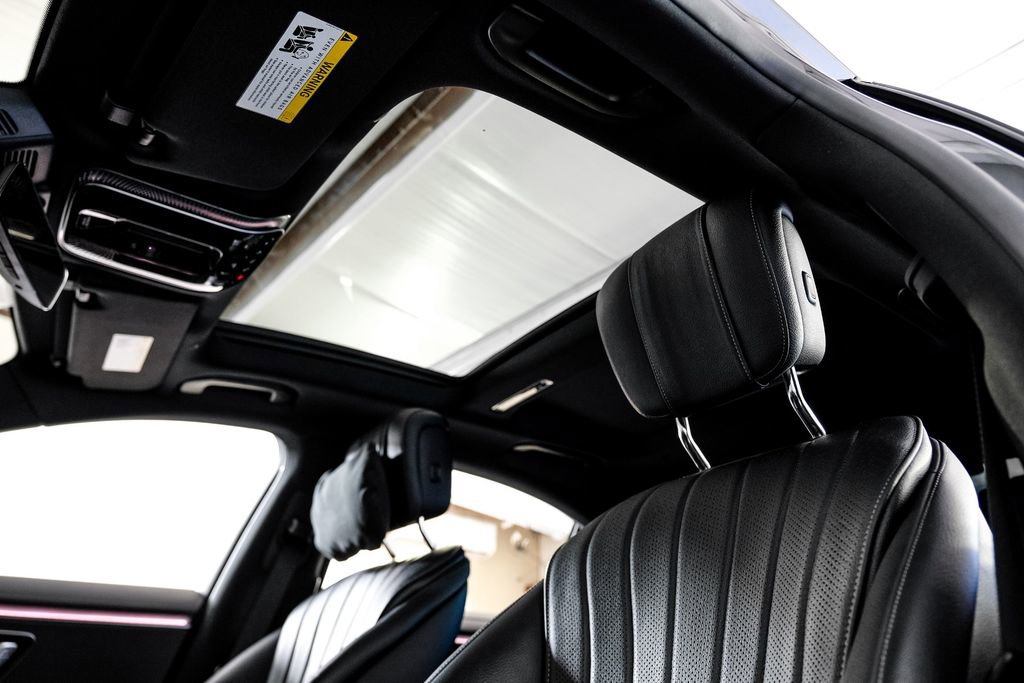 Used 2022 Mercedes-Benz S 580 4MATIC Sedan w/ AMG Line Package image 4