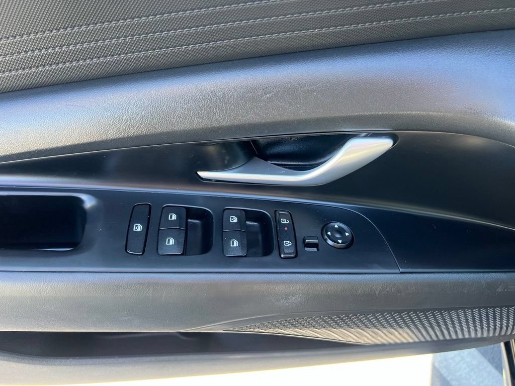Used 2025 Hyundai Elantra Hybrid FWD image 18