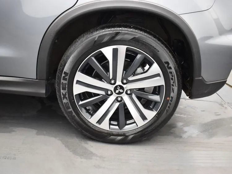Used 2025 Mitsubishi Outlander Sport SE AWD/4WD image 35