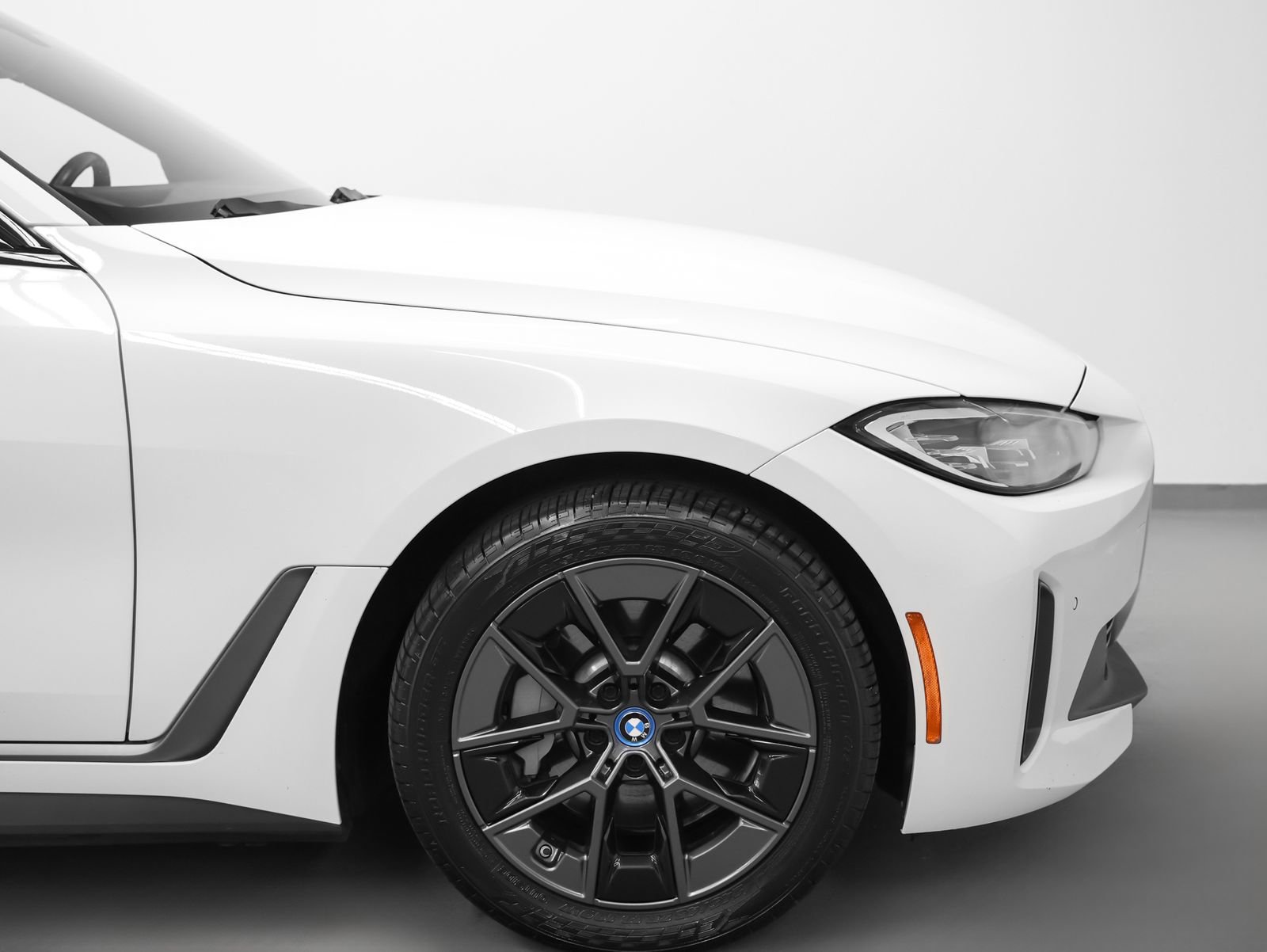 Used 2023 BMW i4 eDrive40 w/ Premium Package image 16