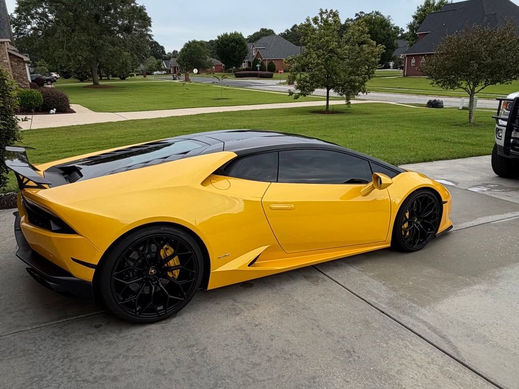 Used 2016 Lamborghini Huracan LP 610-4 AWD/4WD image 3