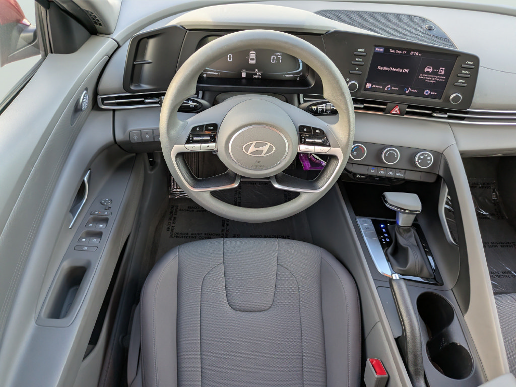 Used 2024 Hyundai Elantra SE FWD image 12
