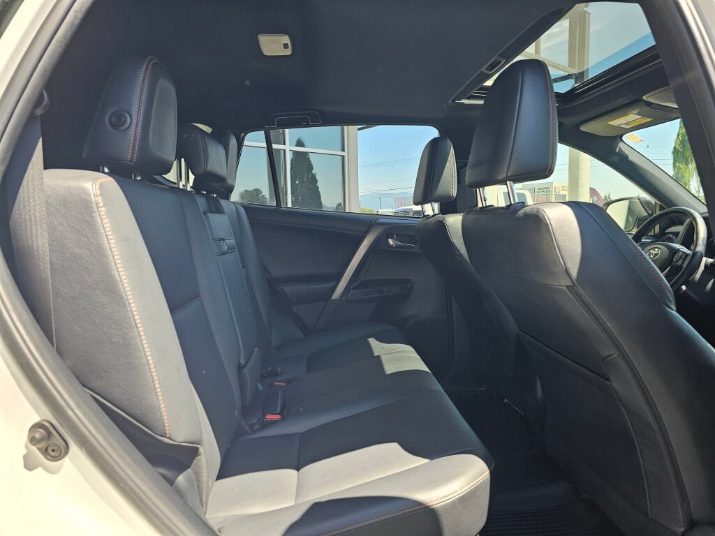 Used 2018 Toyota RAV4 SE w/ Advanced Technology Package AWD/4WD image 13