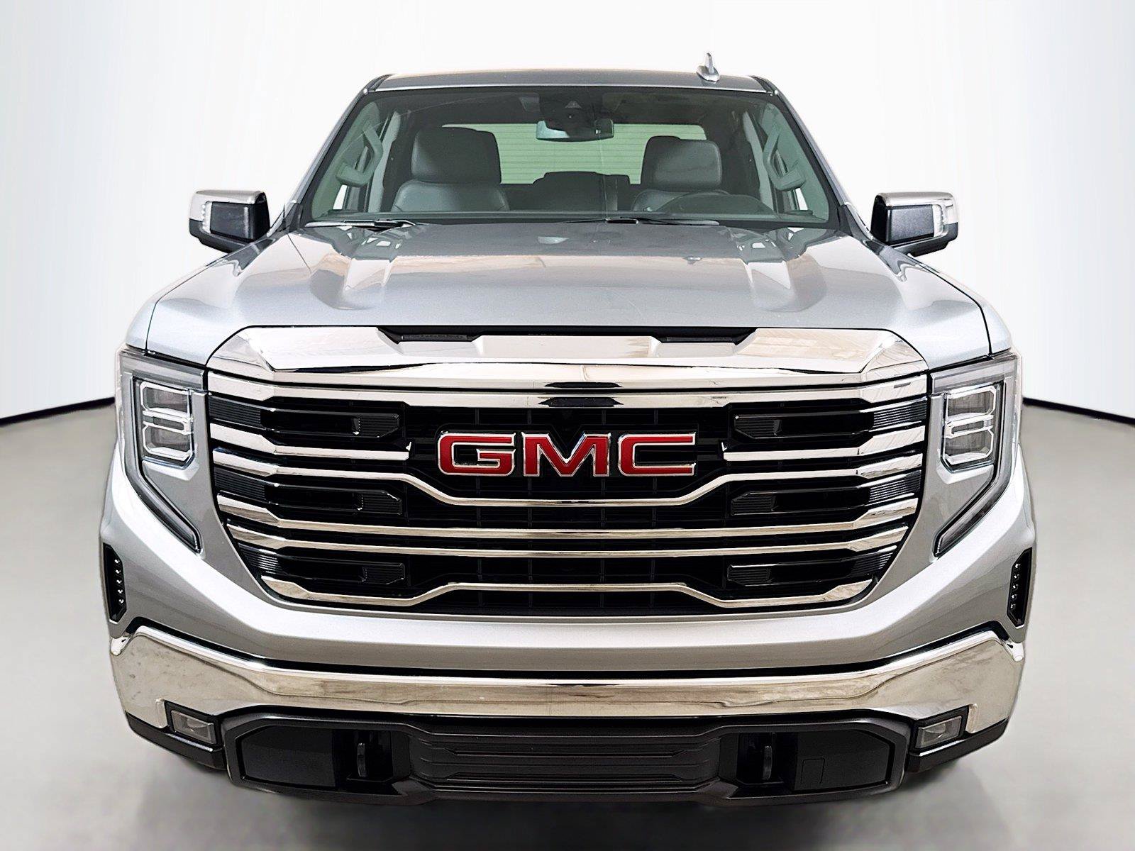 Used 2026 GMC Sierra 1500 SLT RWD image 2