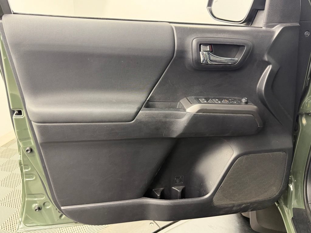 Used 2021 Toyota Tacoma TRD Sport w/ Technology Package RWD image 19
