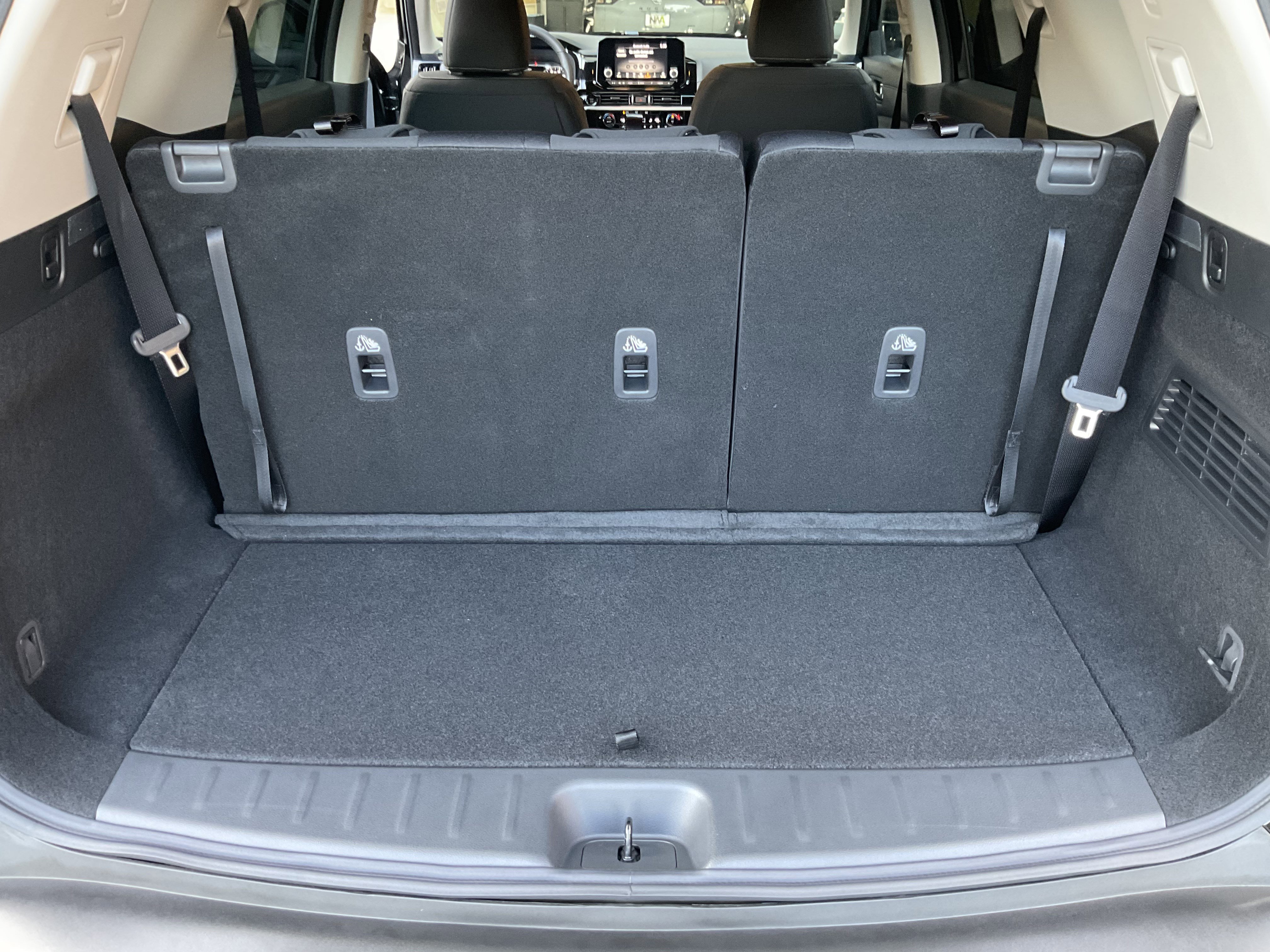 Used 2025 Nissan Pathfinder SV w/ Black Appearance Package image 47