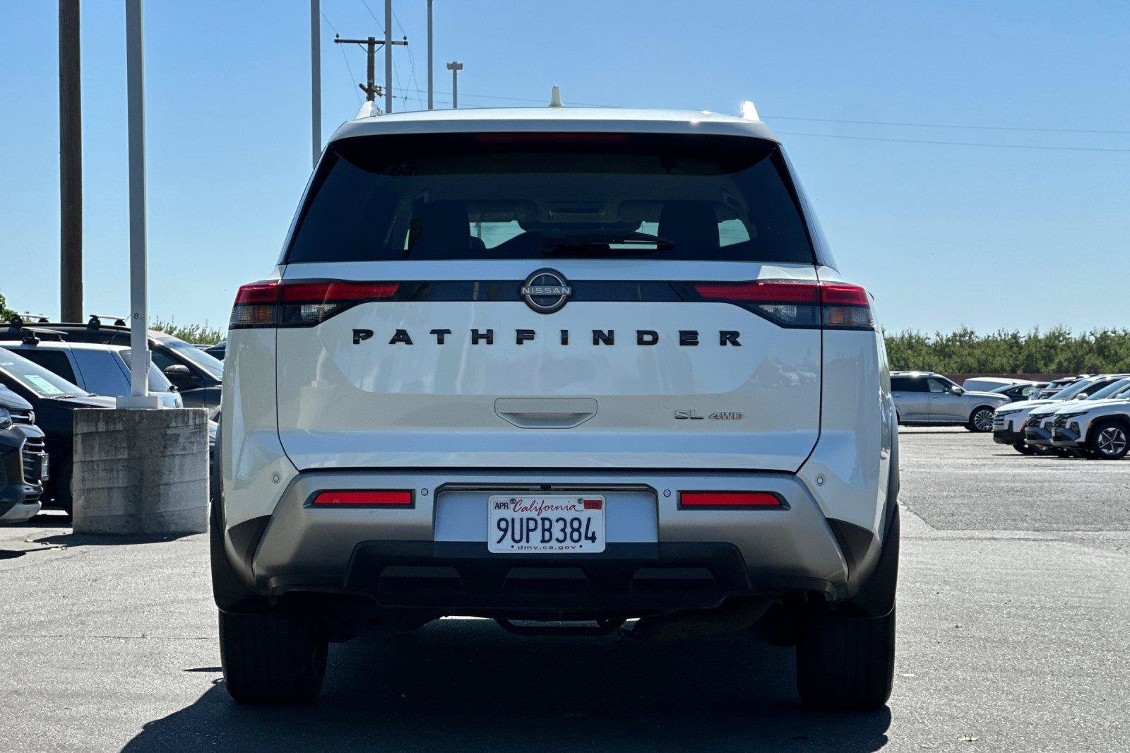 Used 2022 Nissan Pathfinder SL AWD/4WD image 4