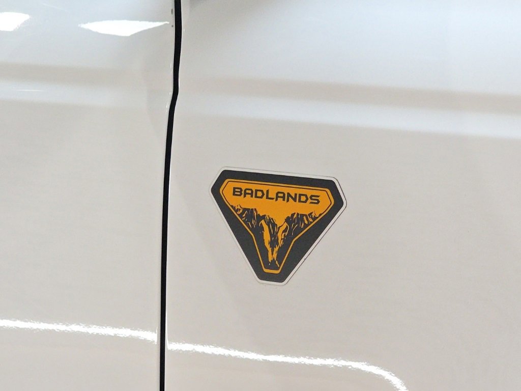 Used 2022 Ford Bronco Badlands image 9