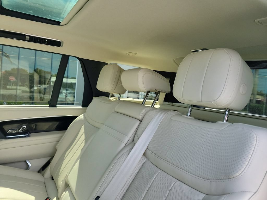 Used 2025 Land Rover Range Rover Long Wheelbase SE AWD/4WD image 15