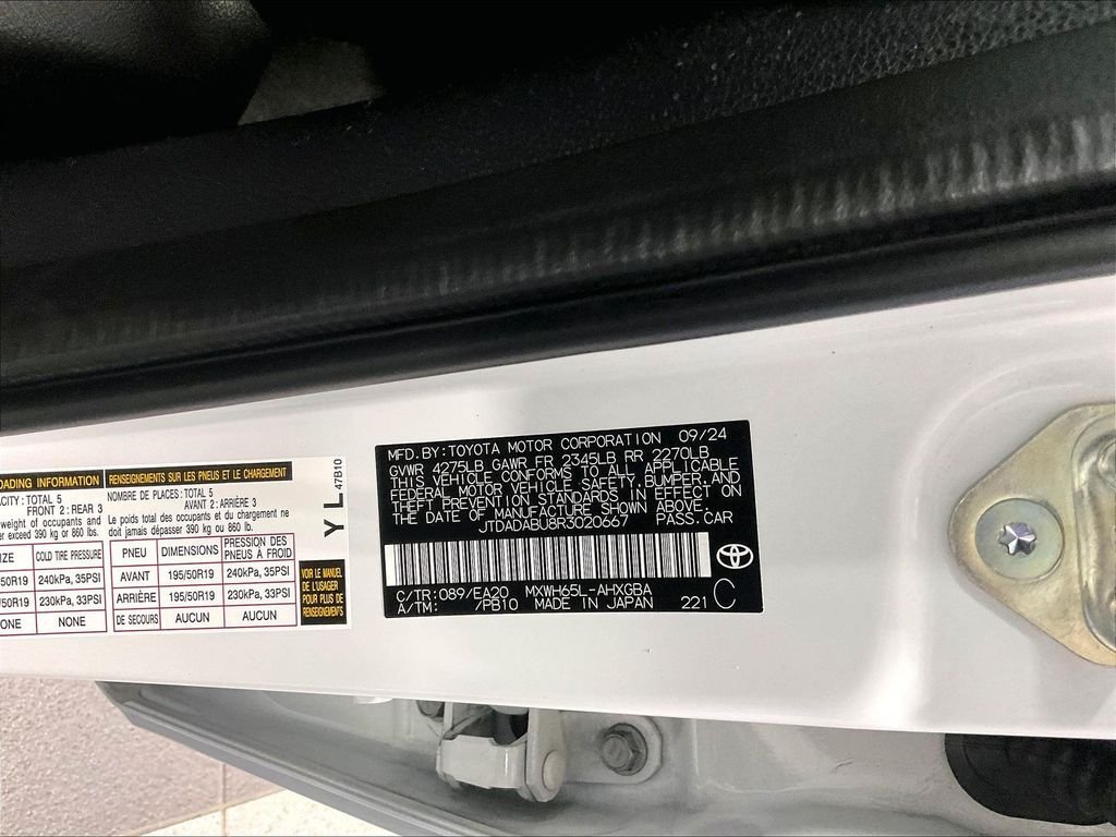 Used 2024 Toyota Prius XLE AWD/4WD image 35