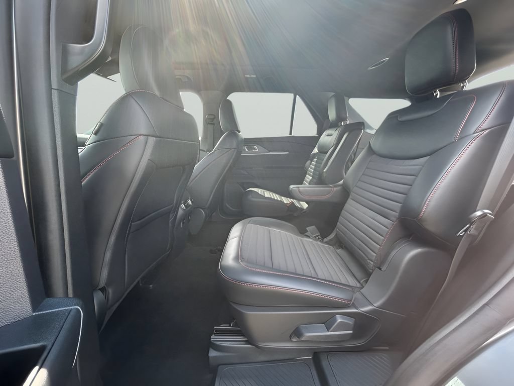 Certified 2025 Ford Explorer ST-Line w/ Premium Package AWD/4WD image 29