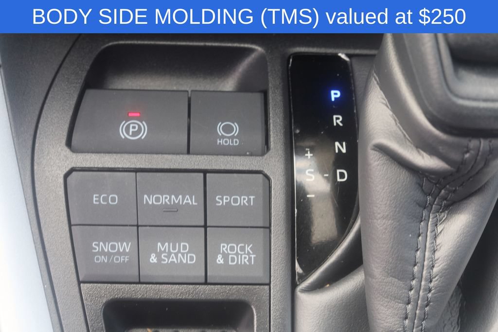 Used 2025 Toyota RAV4 LE AWD/4WD image 6
