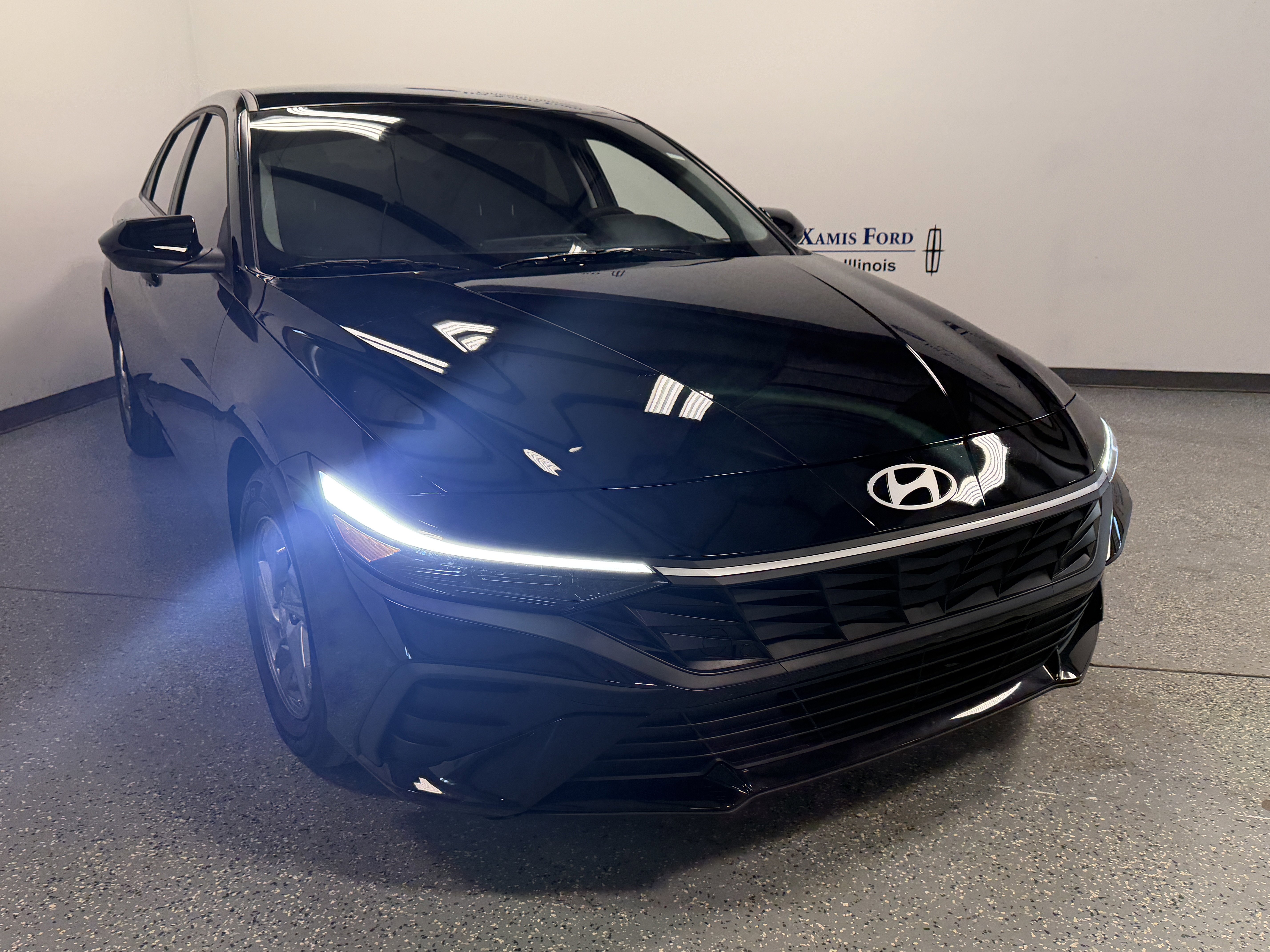 Used 2025 Hyundai Elantra SE FWD image 33