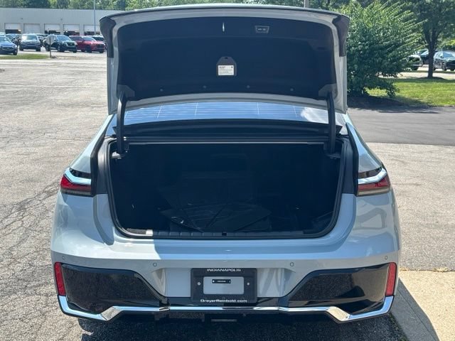 Used 2024 BMW i7 xDrive60 AWD/4WD image 33