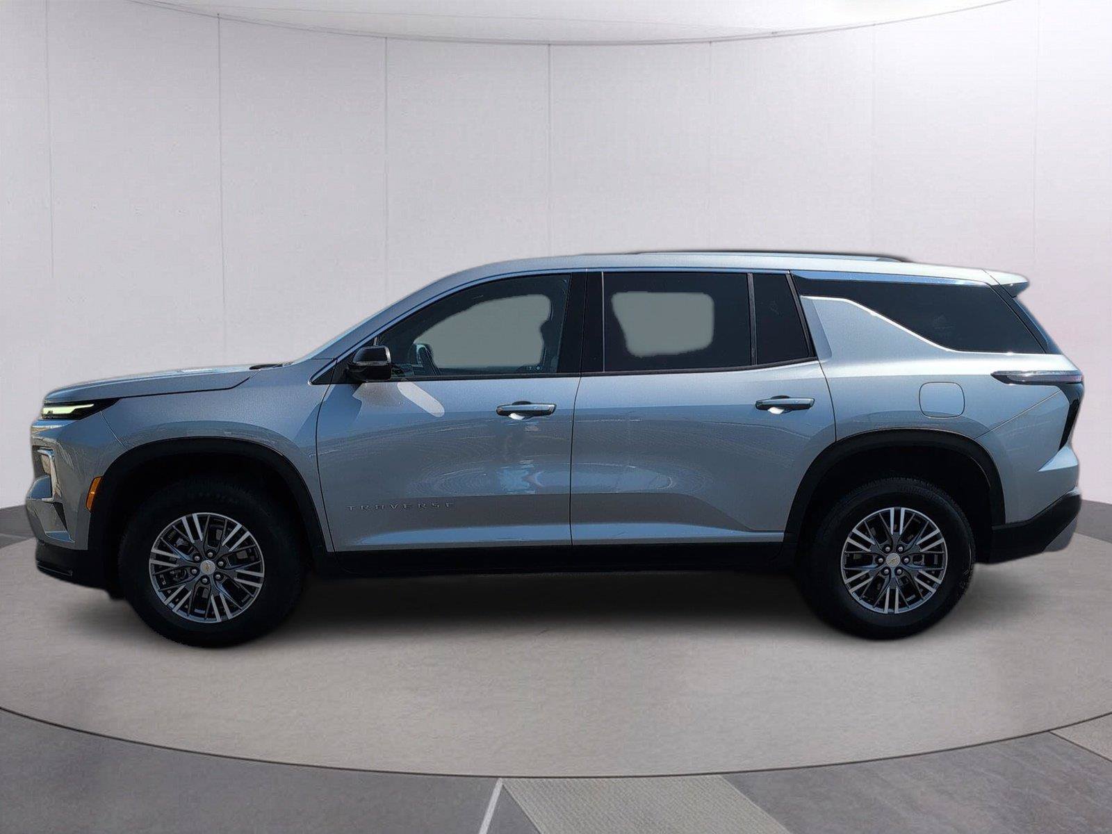 Certified 2025 Chevrolet Traverse LT FWD image 2