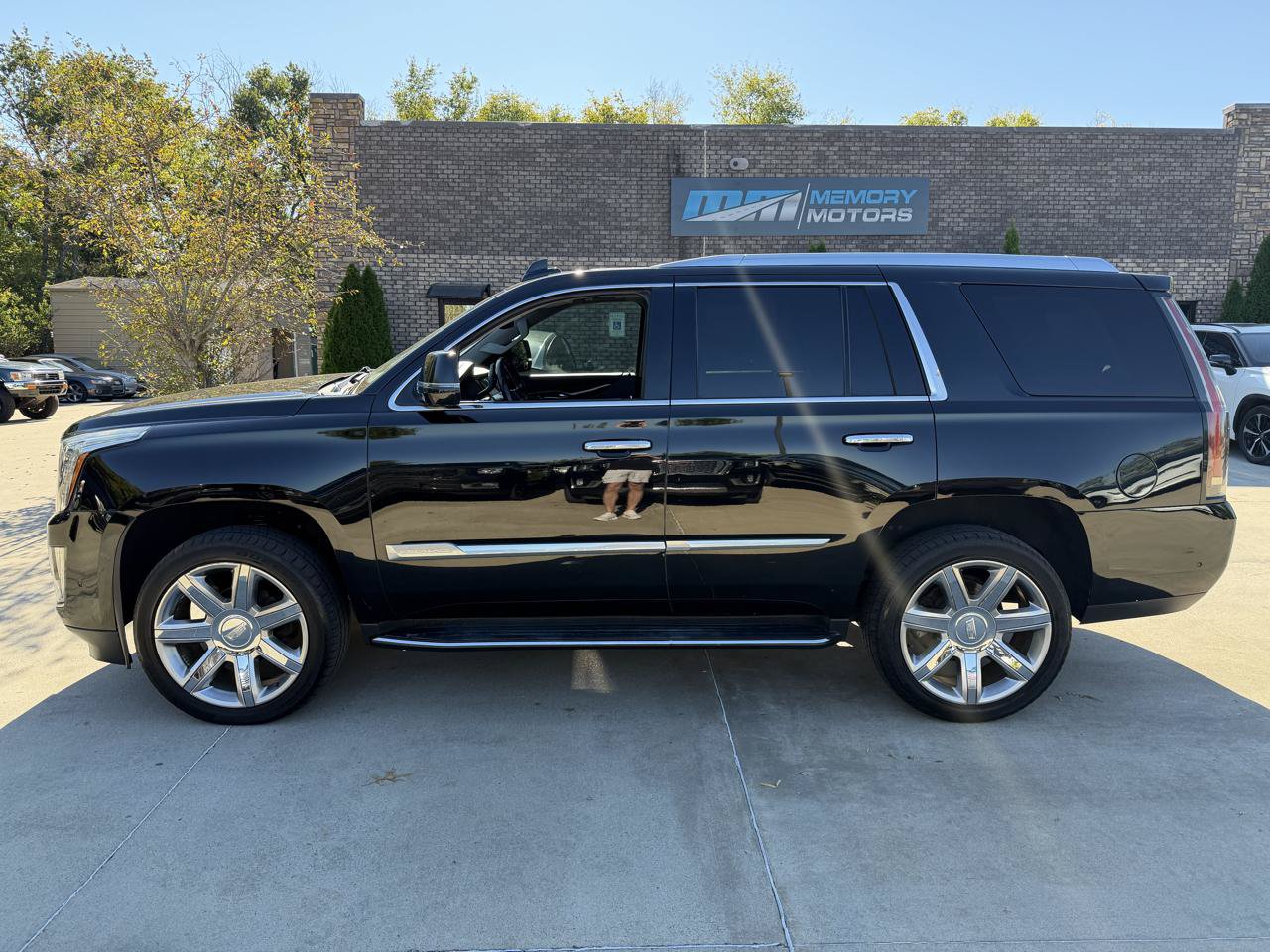Used 2020 Cadillac Escalade Luxury AWD/4WD image 8