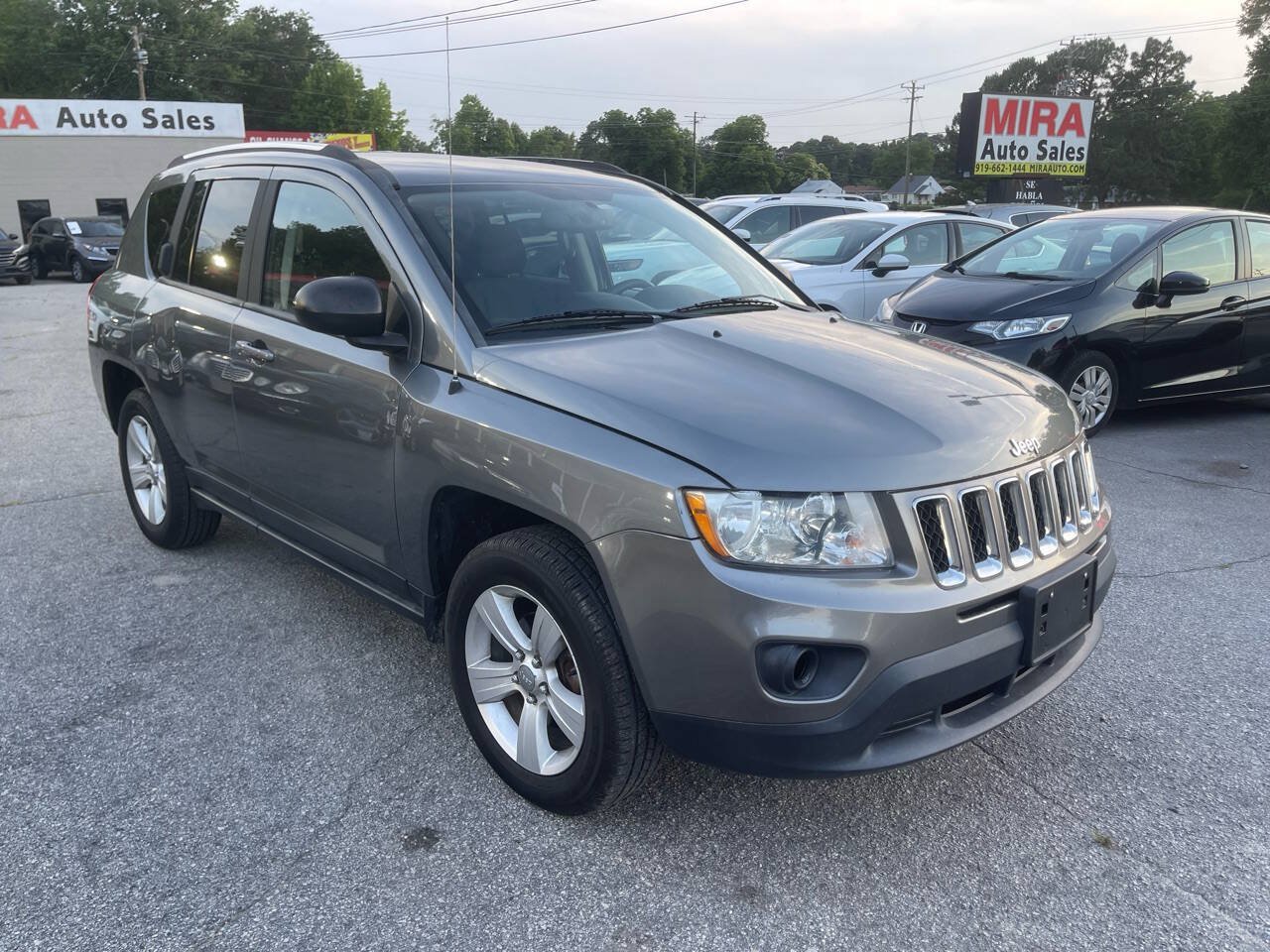 Used 2013 Jeep Compass Latitude AWD/4WD image 2