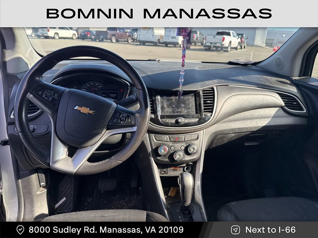 Used 2020 Chevrolet Trax LT w/ LT Convenience Package image 6