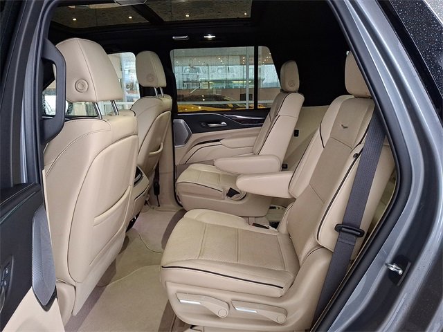 Used 2022 Cadillac Escalade Premium Luxury w/ Performance Package image 8