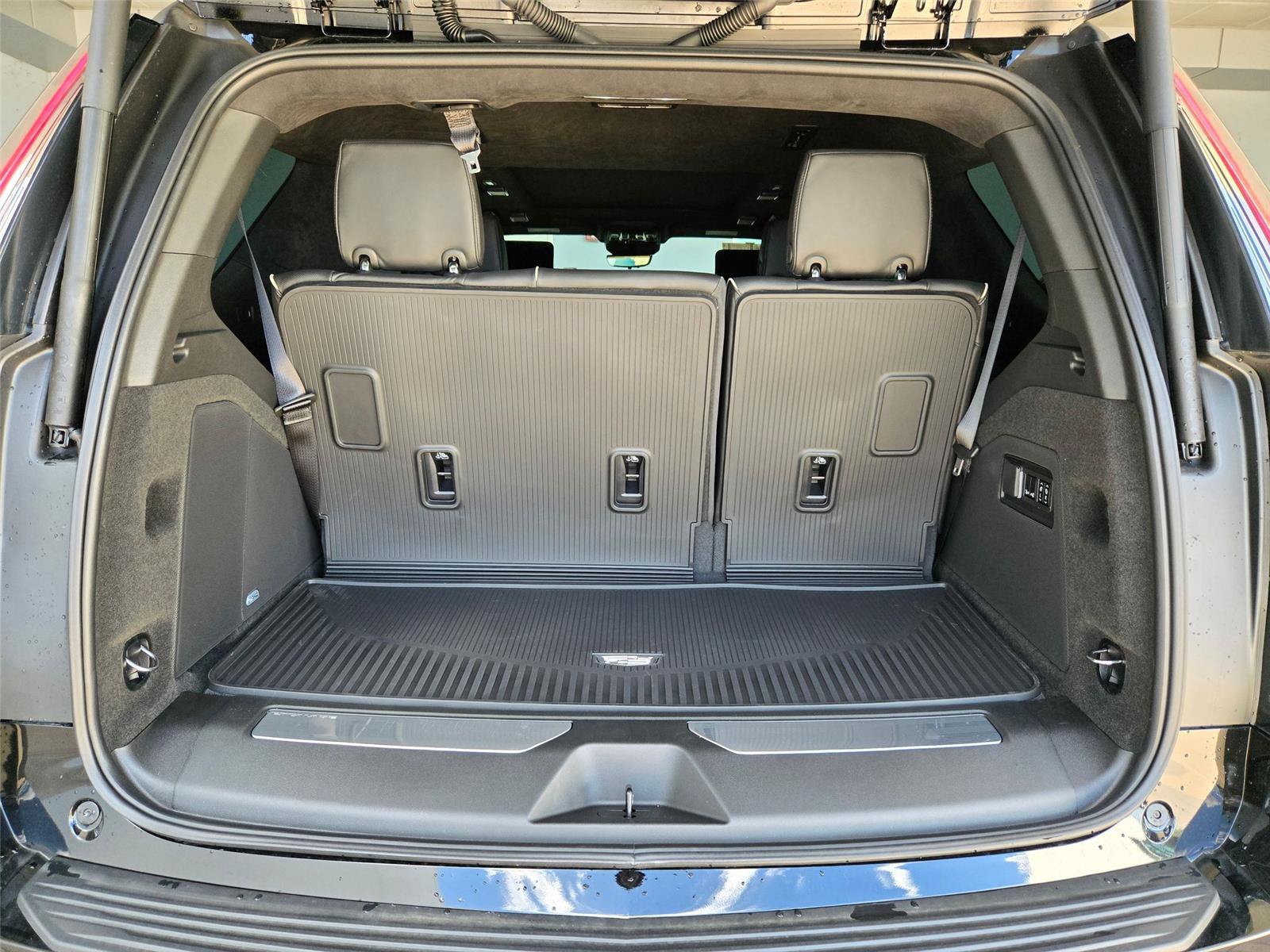New 2026 Cadillac Escalade Platinum Sport w/ LPO, ONYX Package AWD/4WD image 34