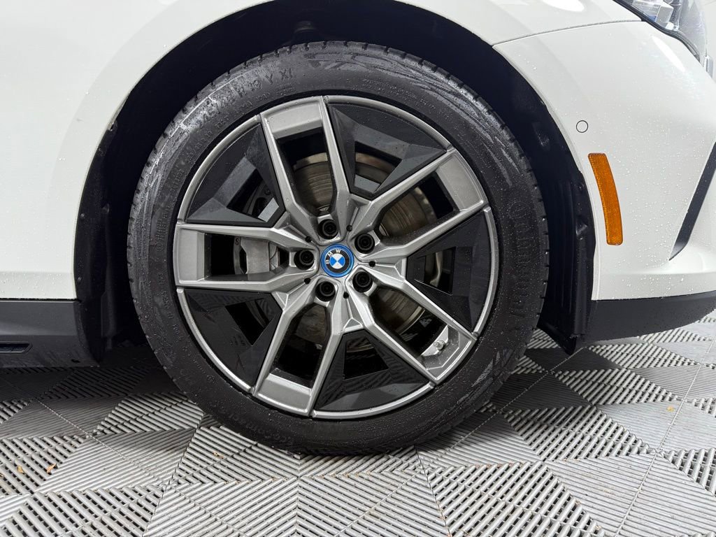 Used 2025 BMW i5 xDrive40 w/ M Sport Package image 11