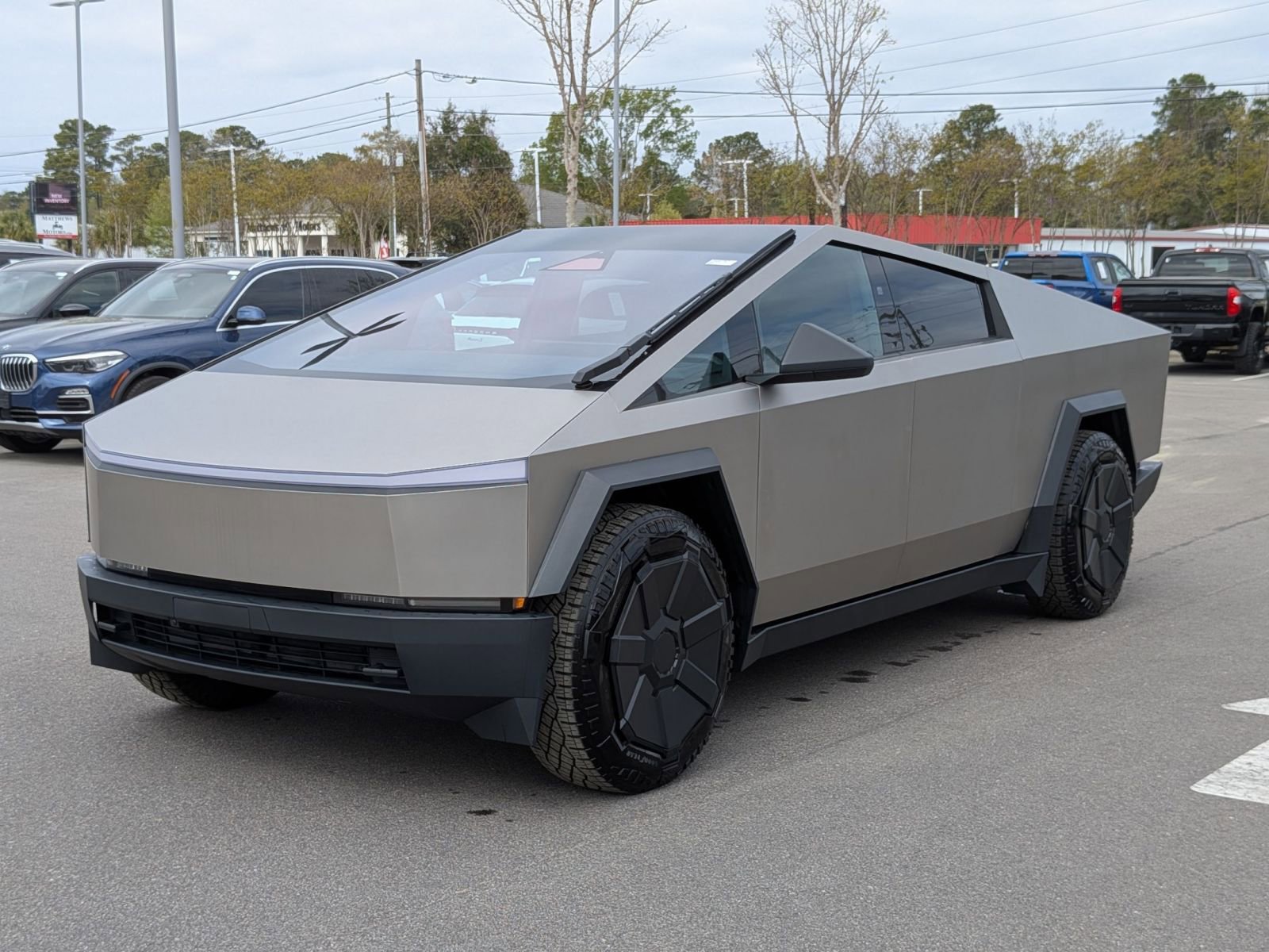 Used 2024 Tesla Cybertruck AWD Crew Cab image 7