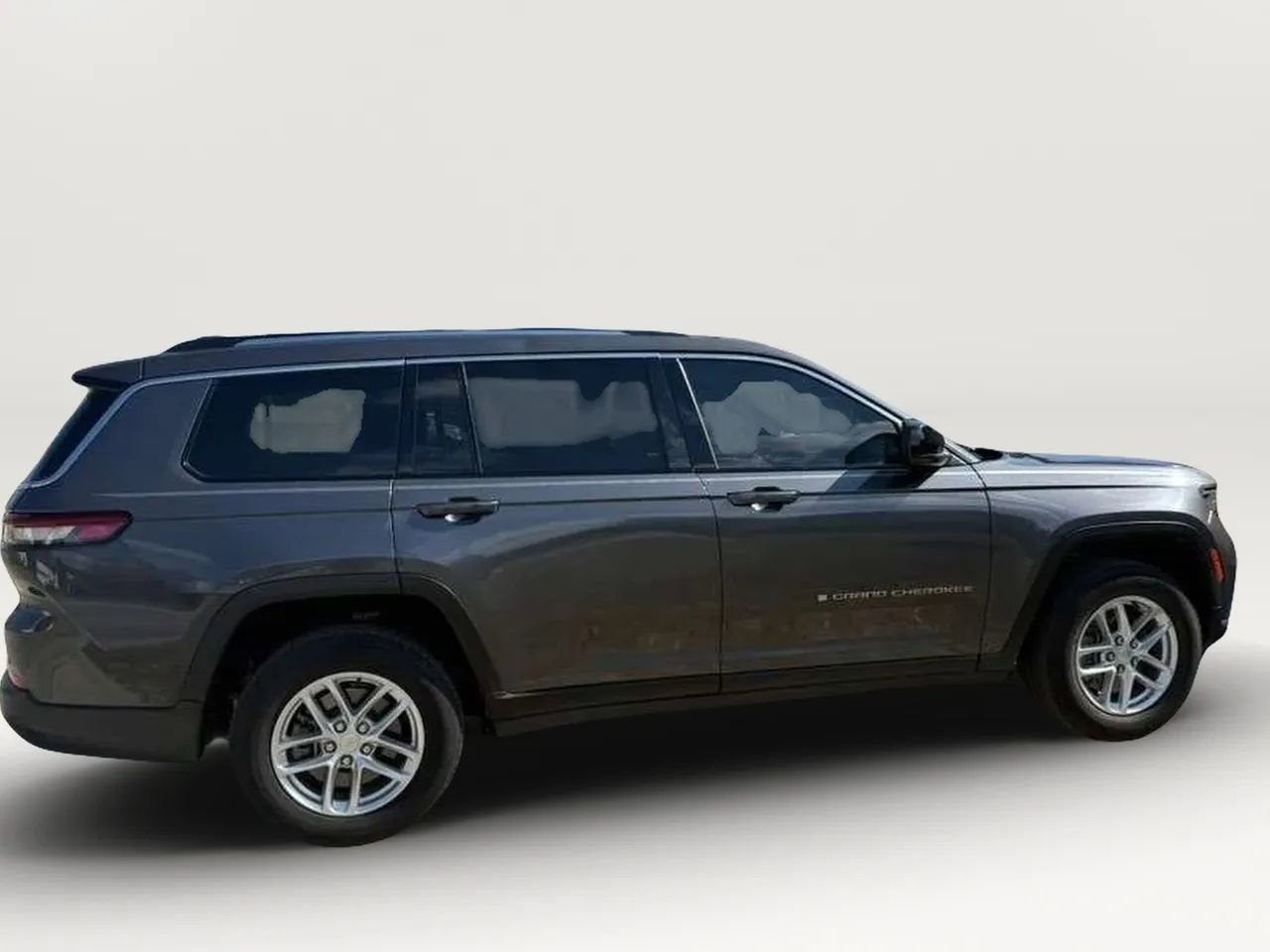 Used 2022 Jeep Grand Cherokee L Laredo w/ Luxury Tech Group I image 2