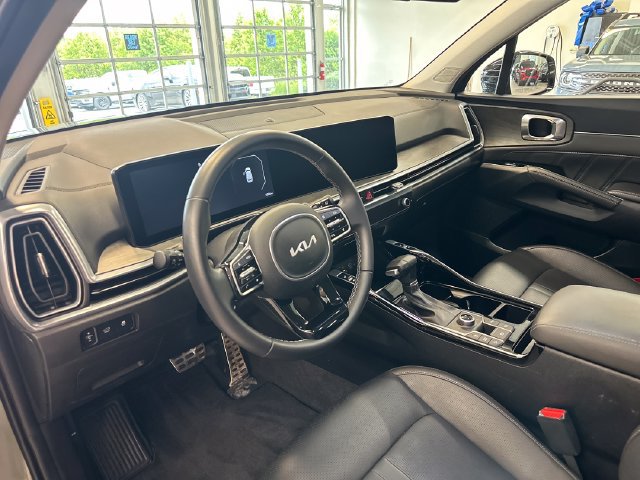 Used 2025 Kia Sorento SX AWD/4WD image 26
