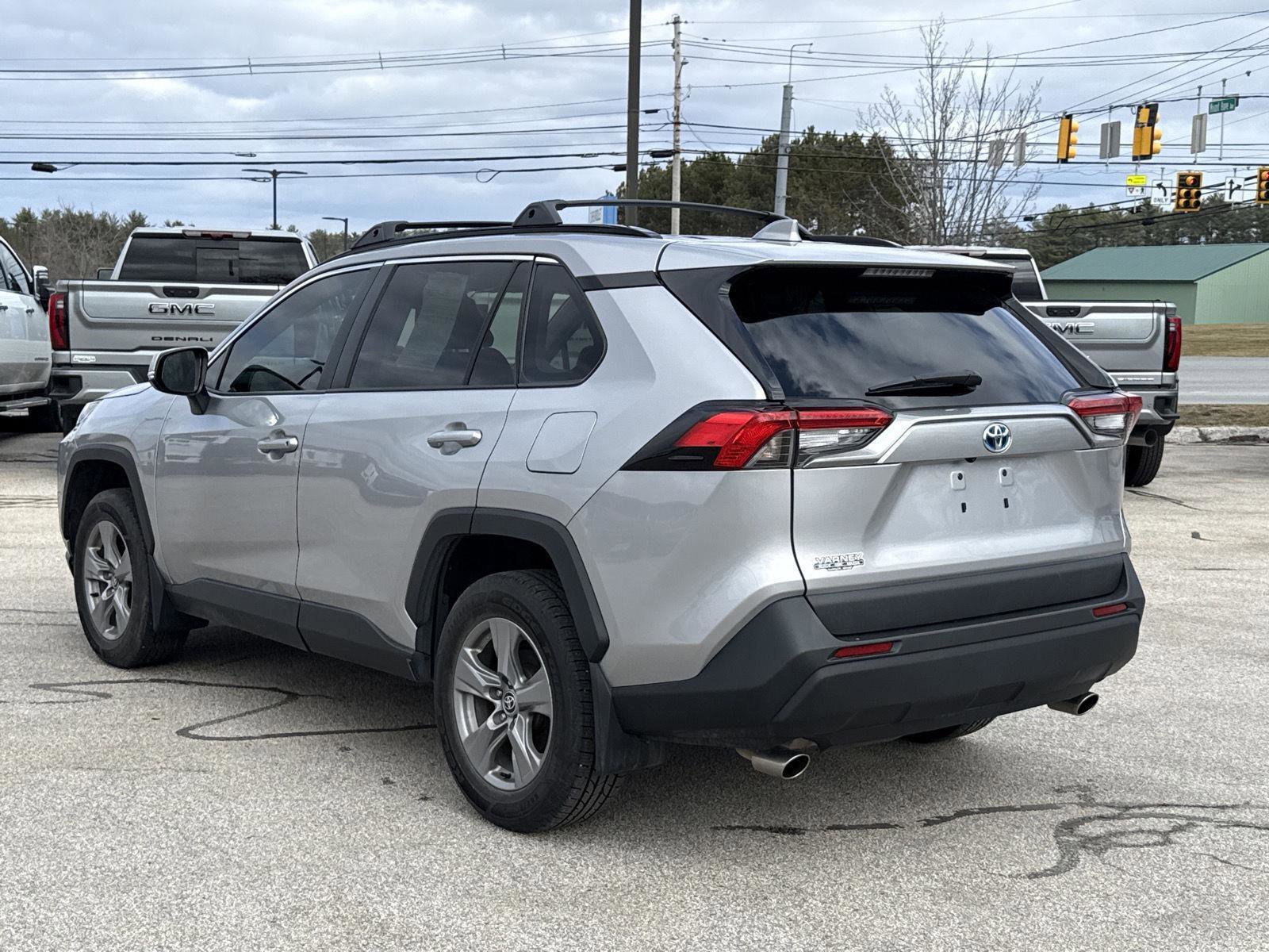 Used 2022 Toyota RAV4 XLE w/ Convenience Package image 4