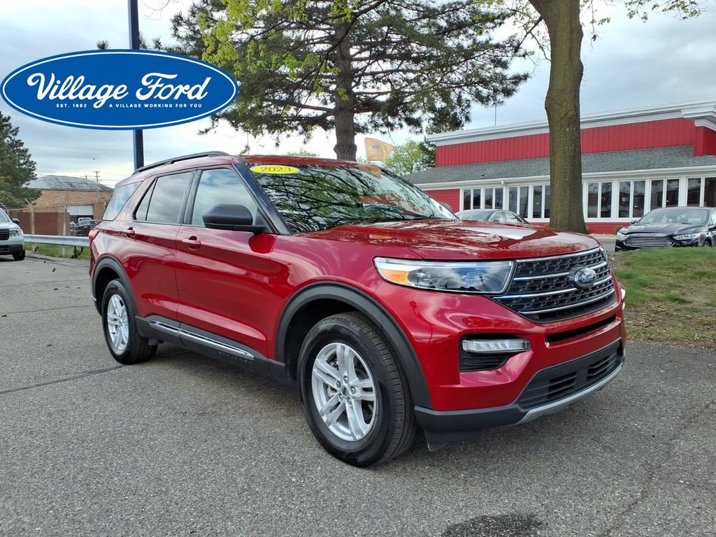 Certified 2023 Ford Explorer XLT w/ Equipment Group 202A AWD/4WD image 4