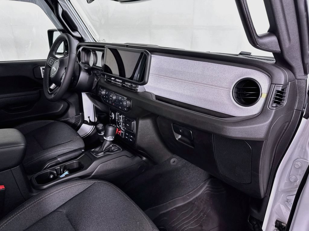Certified 2026 Jeep Gladiator Sport AWD/4WD image 39