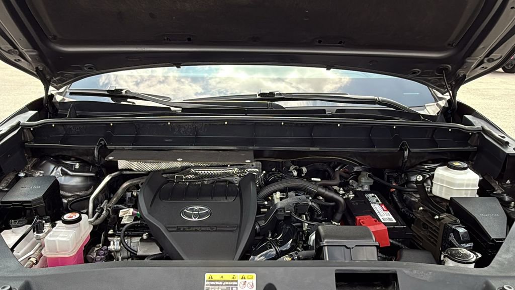 Used 2023 Toyota Highlander XLE image 32