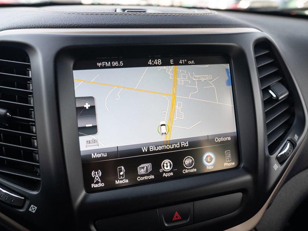 Used 2017 Jeep Cherokee Latitude w/ Comfort/Convenience Group image 29