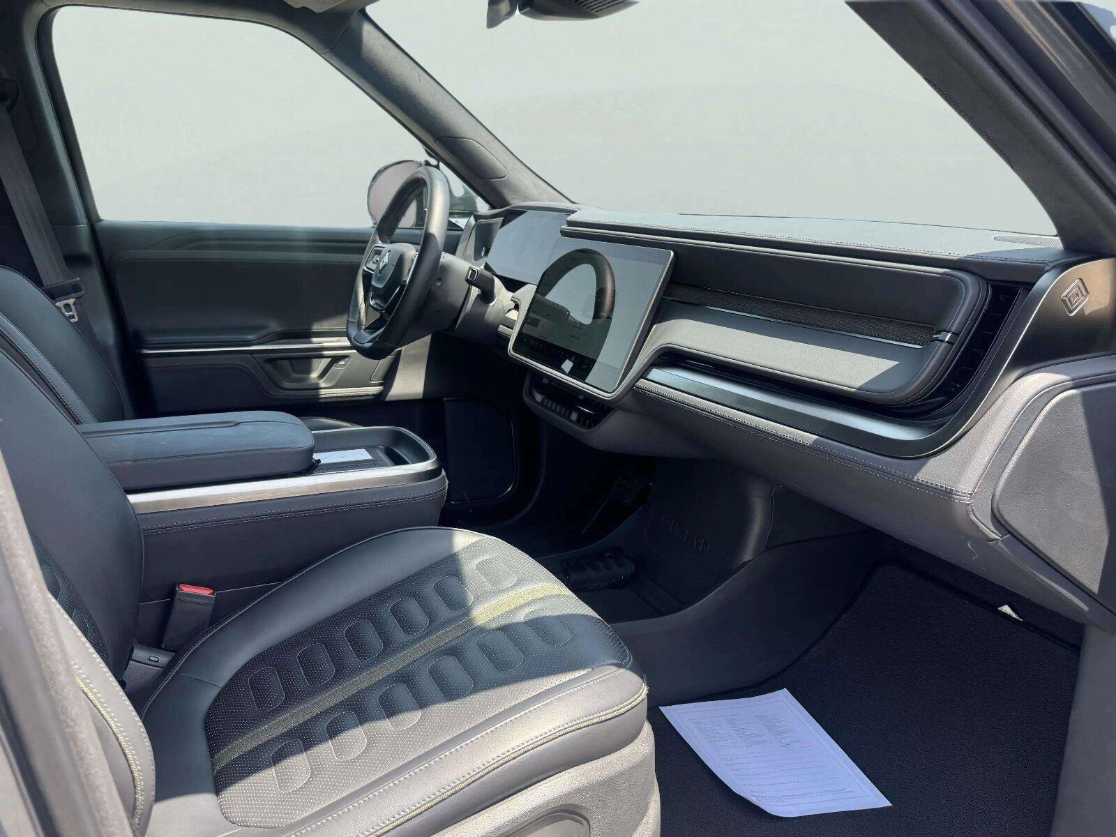 Used 2025 Rivian R1S Adventure AWD/4WD image 59