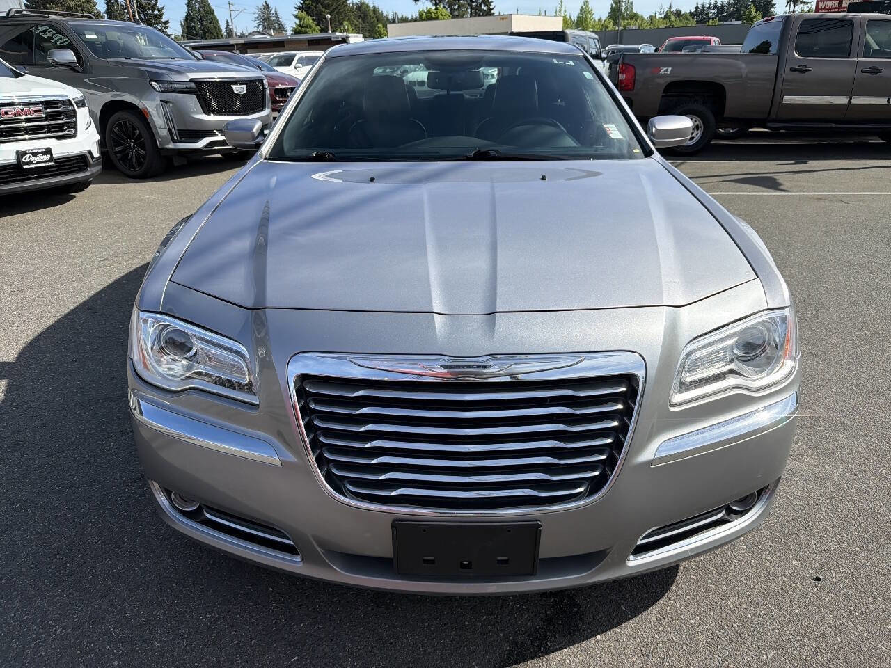 Used 2013 Chrysler 300 w/ Driver Convenience Group RWD image 11