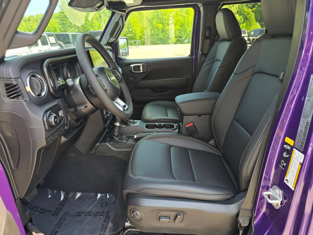 New 2026 Jeep Wrangler Unlimited Sahara w/ Whitecap Package AWD/4WD image 4