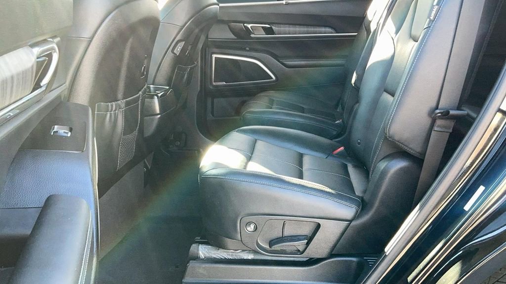 Used 2024 Kia Telluride EX w/ EX Captain's Chair Package FWD image 14
