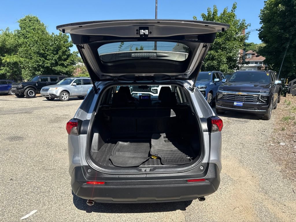 Used 2023 Toyota RAV4 LE AWD/4WD image 6