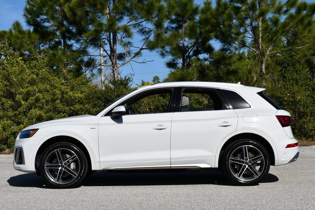 Used 2021 Audi Q5 e Premium Plus w/ Premium Plus Package image 3