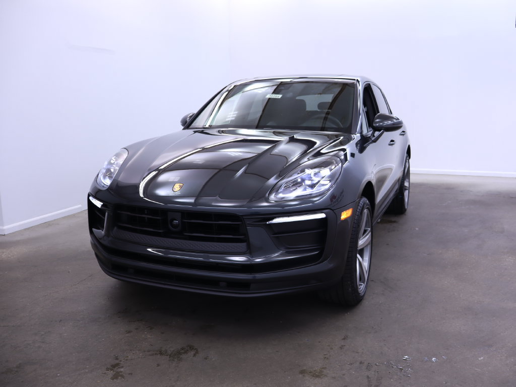 Used 2025 Porsche Macan AWD/4WD image 11