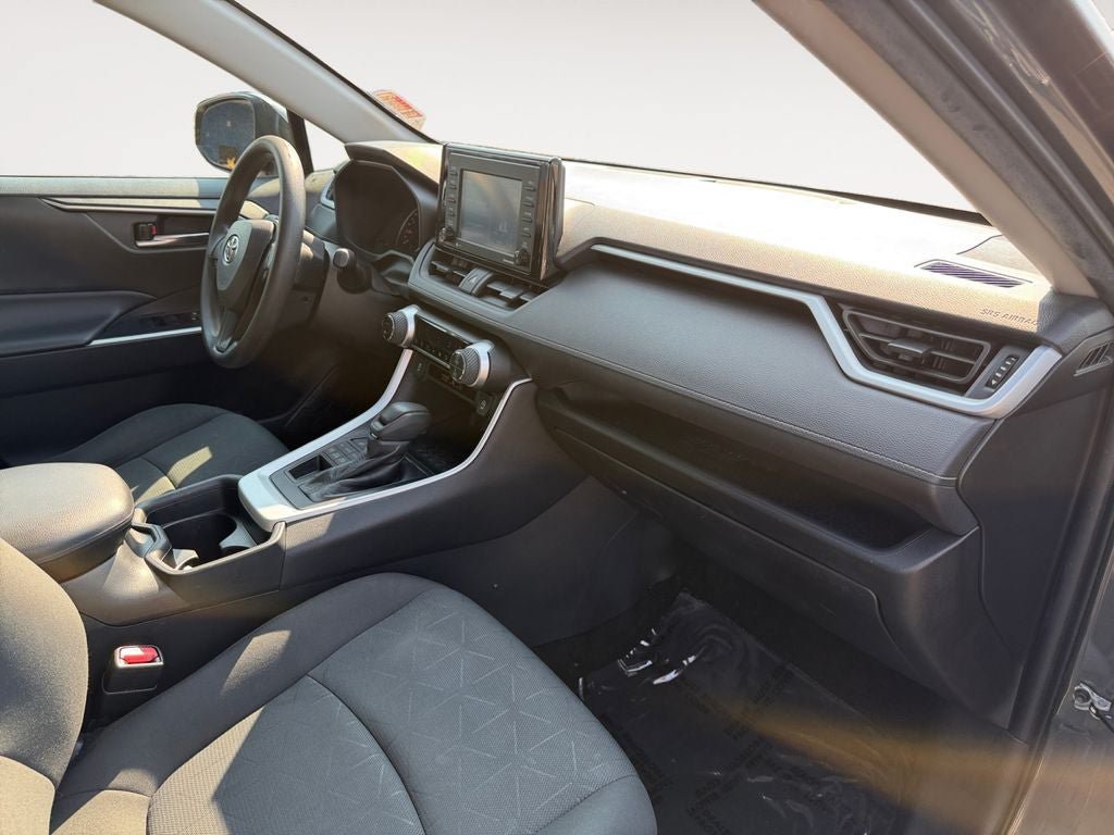 Used 2021 Toyota RAV4 XLE AWD/4WD image 26