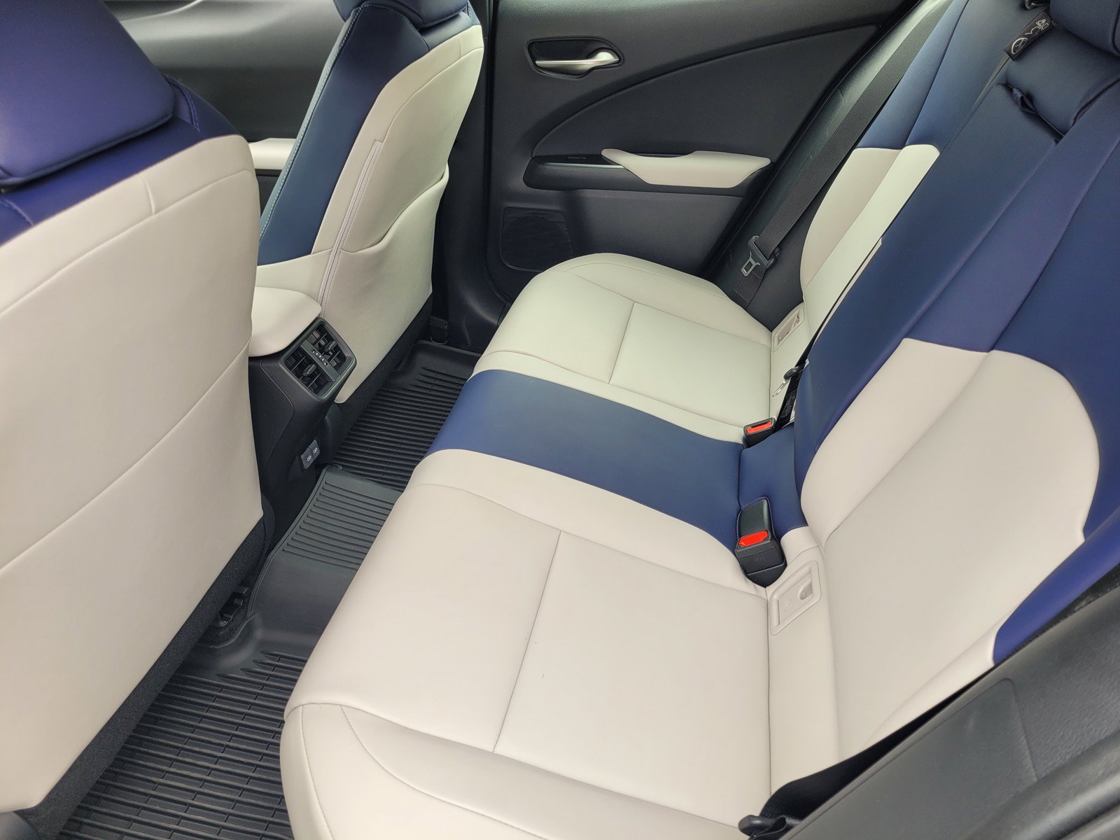 Certified 2025 Lexus UX 300h FWD w/ Accessory Package (Z2) image 11