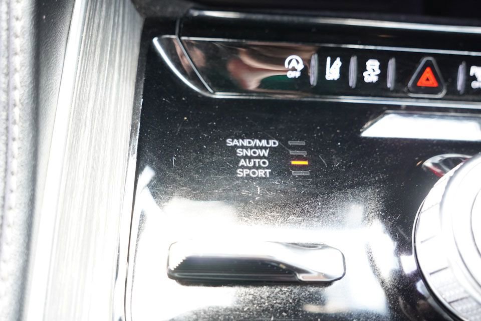 Used 2024 Jeep Wagoneer Series II w/ Flexible Seating Group image 34