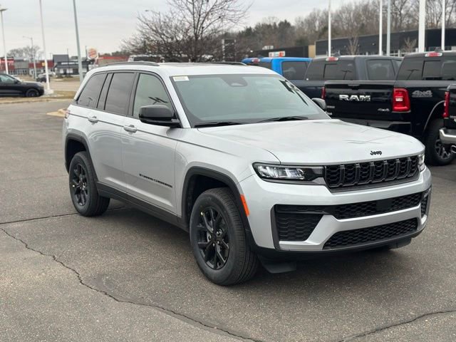 New 2026 Jeep Grand Cherokee Altitude image 4