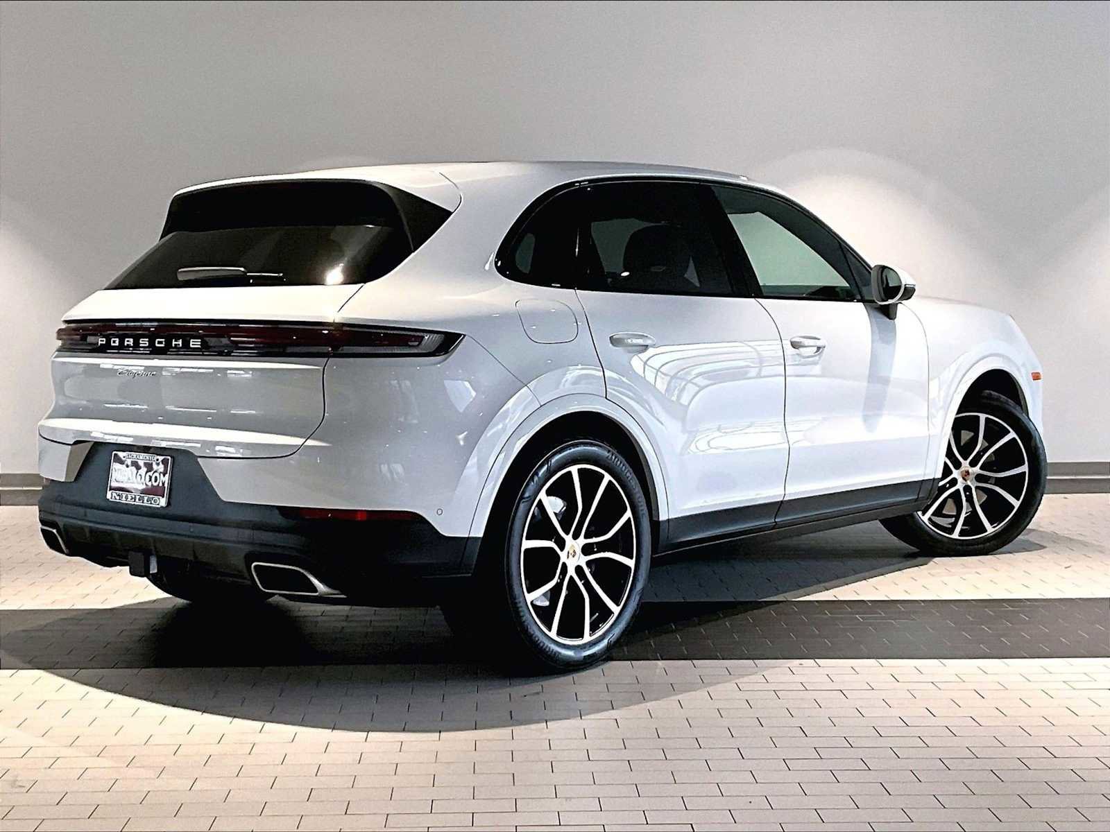 Used 2025 Porsche Cayenne image 10