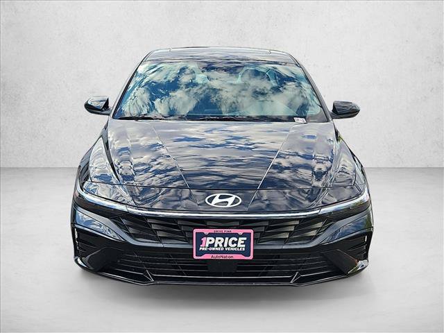 Used 2025 Hyundai Elantra SEL FWD image 2