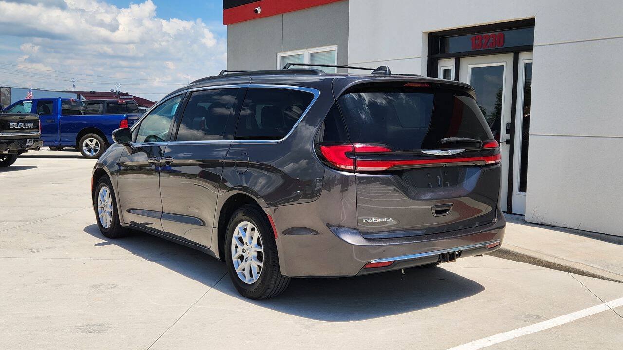 Used 2022 Chrysler Pacifica Touring-L FWD image 4