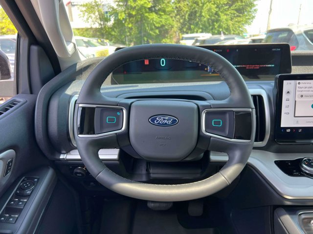 Used 2026 Ford Expedition Active AWD/4WD image 13