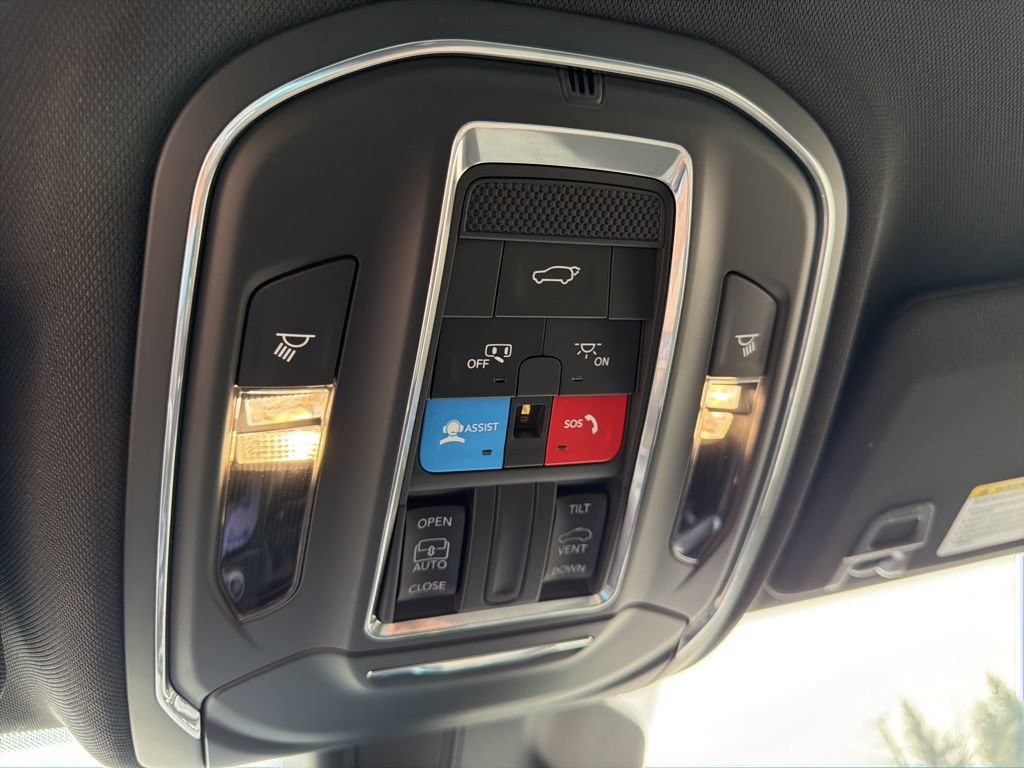 Used 2024 Jeep Grand Cherokee L Altitude AWD/4WD image 10