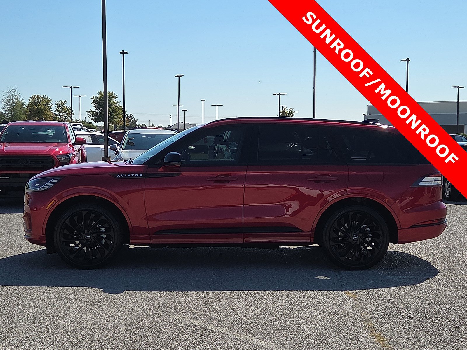 Used 2025 Lincoln Aviator Reserve w/ Equipment Group 201A AWD/4WD image 3